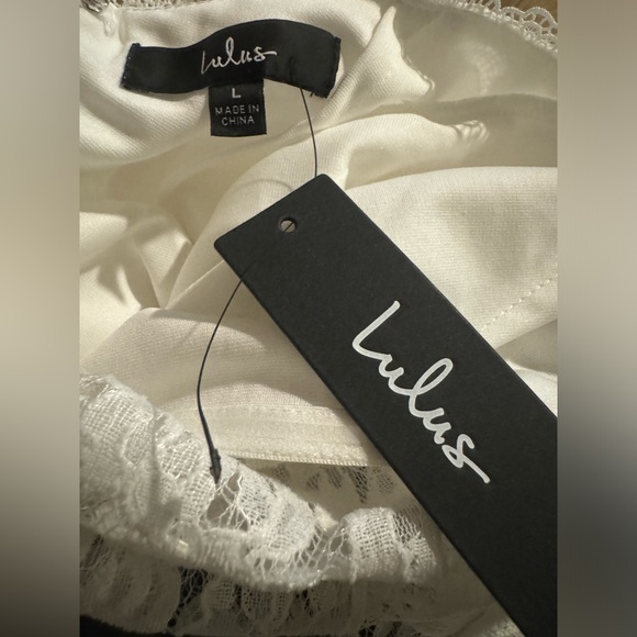 NWT - Lulu’s Coveted Beauty White Lace Mock Neck Bodycon Mini Dress - Size Large - Picture 3 of 3